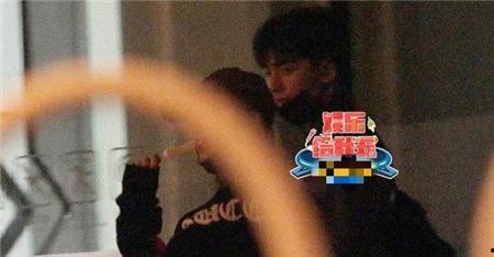 娱乐圈爆料室,揭秘明星幕后故事，独家爆料来袭！