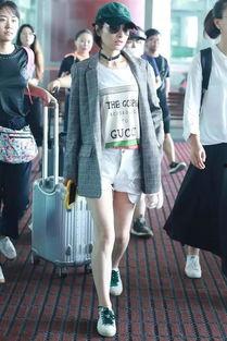 明星穿格子西装图片