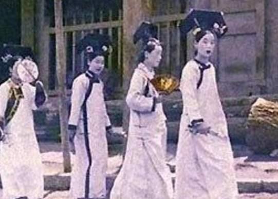 故宫墙上出现宫女视频,穿越时空的神秘邂逅