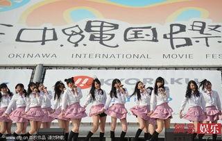 日本少女户外小便